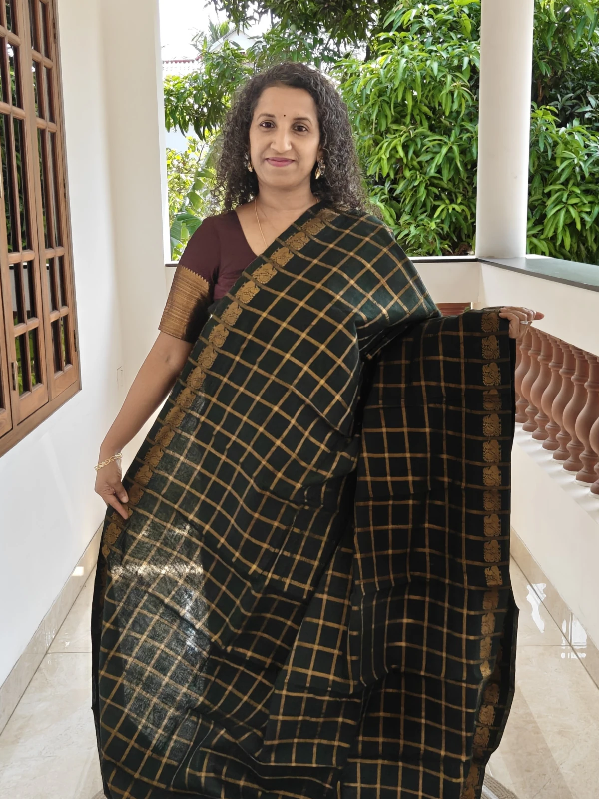 Sungudi Cotton Saree Dark Green and Gold Kattam